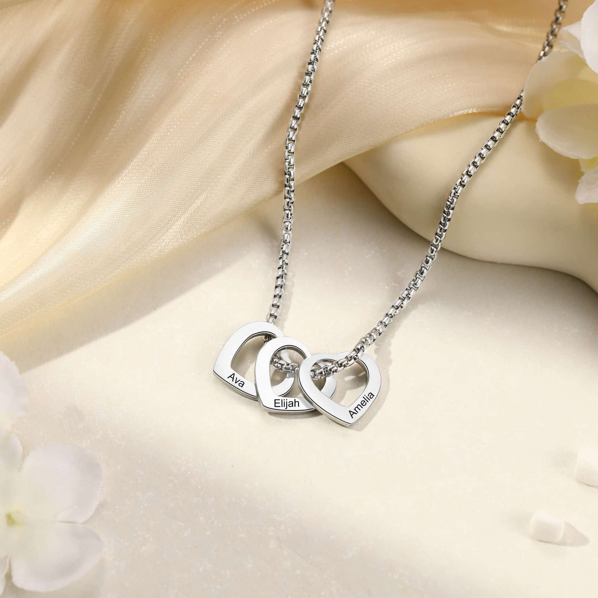 mother-heart-necklace-close-up-detail